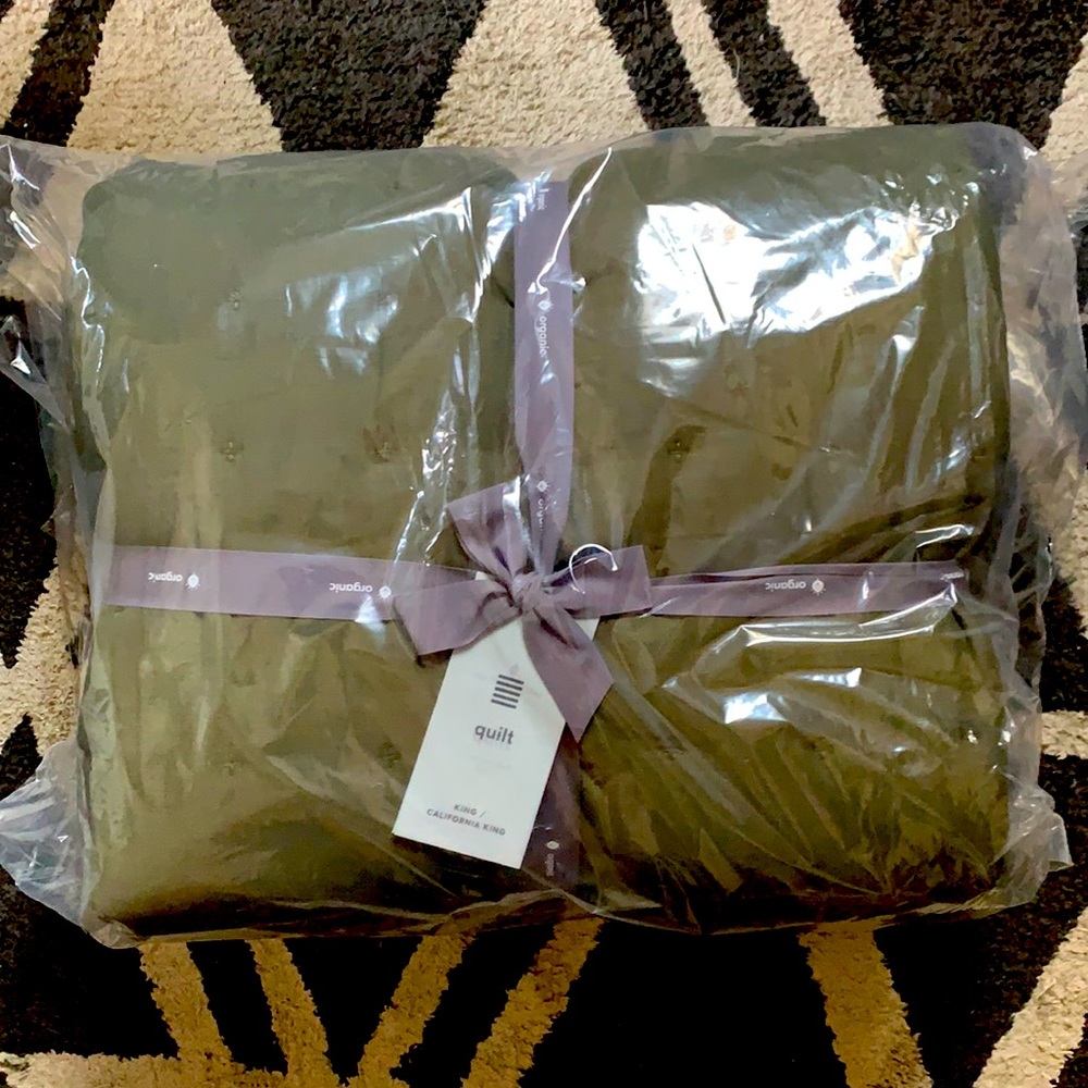 West Elm European Linen Tack Stitch Quilt in Dark Olive King Size NWT quilt only